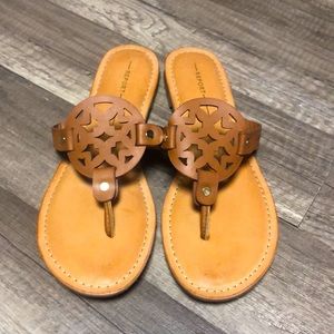 Women’s Report flip flops